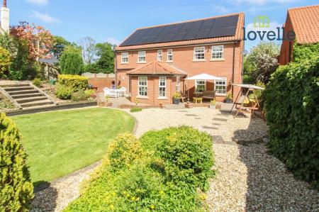 4 bedroom Detached house for sale in Old Main Road, Barnoldby-Le-Beck, DN37
