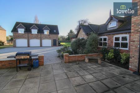 5 bedroom Detached house for sale in Post Office Lane, Ashby-Cum-Fenby, DN37