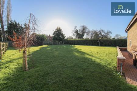 5 bedroom Detached house for sale in Post Office Lane, Ashby-Cum-Fenby, DN37