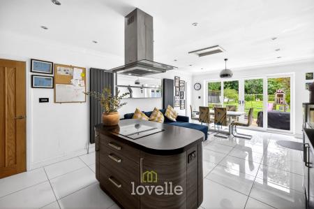 4 bedroom Detached house for sale in Beck Farm Mews, Barnoldby-Le-Beck, DN37