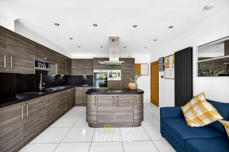 4 bedroom Detached house for sale in Beck Farm Mews, Barnoldby-Le-Beck, DN37