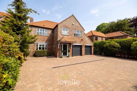 4 bedroom Detached house for sale in Beck Farm Mews, Barnoldby-Le-Beck, DN37