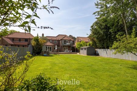 4 bedroom Detached house for sale in Beck Farm Mews, Barnoldby-Le-Beck, DN37