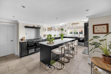 5 bedroom Detached house for sale in Archer Road, Waltham, DN37