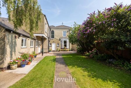 7 bedroom Detached house for sale in Abbey Road, Grimsby, DN32