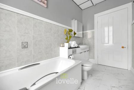 7 bedroom Detached house for sale in Abbey Road, Grimsby, DN32