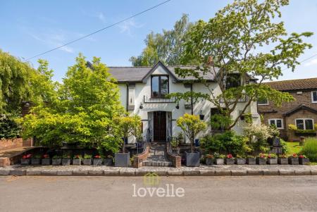 4 bedroom Detached house for sale in Main Road, Hatcliffe, DN37