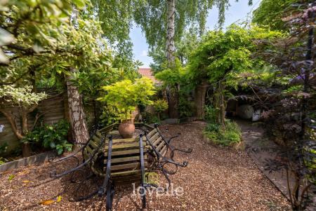 4 bedroom Detached house for sale in Main Road, Hatcliffe, DN37