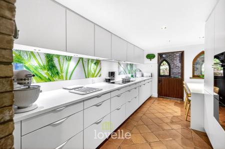 4 bedroom Detached house for sale in Main Road, Hatcliffe, DN37