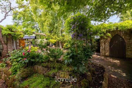 4 bedroom Detached house for sale in Main Road, Hatcliffe, DN37