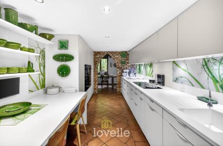 4 bedroom Detached house for sale in Main Road, Hatcliffe, DN37