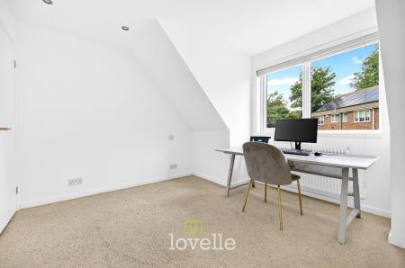 4 bedroom Detached house for sale in Chapel Lane, Barnoldby-Le-Beck, DN37