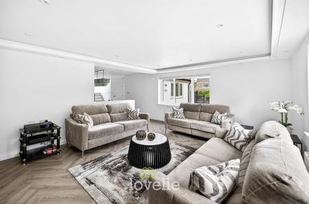 4 bedroom Detached house for sale in Chapel Lane, Barnoldby-Le-Beck, DN37