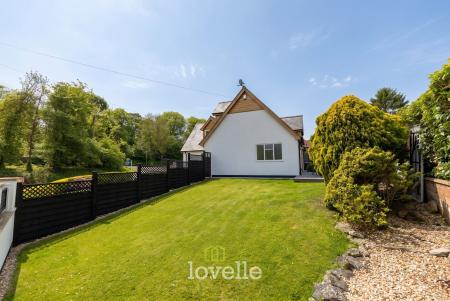 4 bedroom Detached house for sale in Chapel Lane, Barnoldby-Le-Beck, DN37
