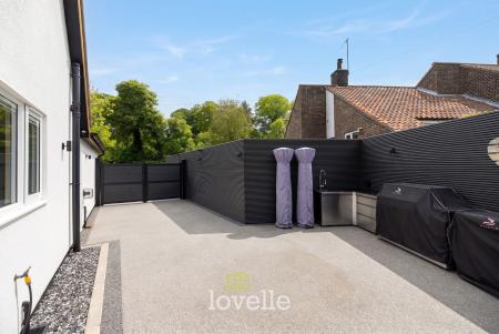 4 bedroom Detached house for sale in Chapel Lane, Barnoldby-Le-Beck, DN37