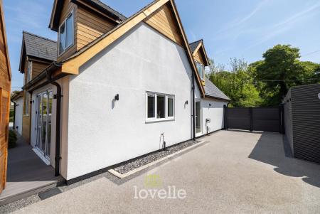 4 bedroom Detached house for sale in Chapel Lane, Barnoldby-Le-Beck, DN37