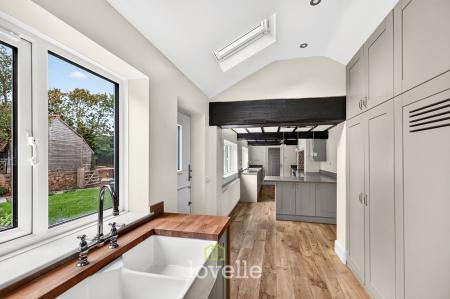4 bedroom Detached house for sale in Cheapside, Waltham, DN37