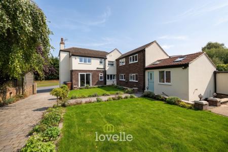 4 bedroom Detached house for sale in Cheapside, Waltham, DN37