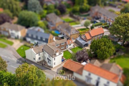 4 bedroom Detached house for sale in Cheapside, Waltham, DN37