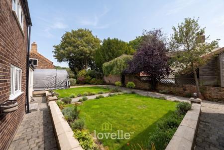 4 bedroom Detached house for sale in Cheapside, Waltham, DN37