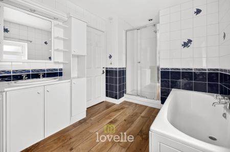 4 bedroom Detached house for sale in Cheapside, Waltham, DN37