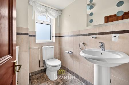 4 bedroom Detached house for sale in Cheapside, Waltham, DN37