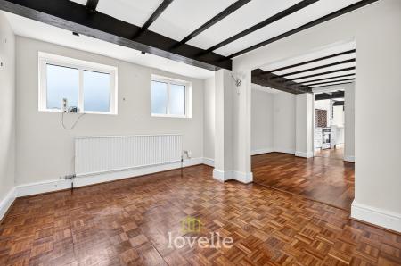 4 bedroom Detached house for sale in Cheapside, Waltham, DN37