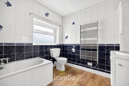 4 bedroom Detached house for sale in Cheapside, Waltham, DN37