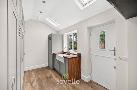 4 bedroom Detached house for sale in Cheapside, Waltham, DN37