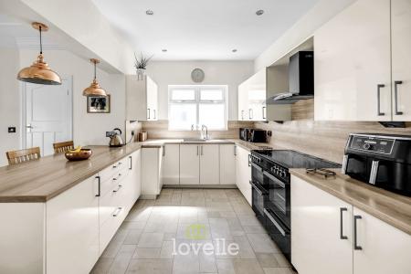 4 bedroom Detached house for sale in Louth Road, Grimsby, DN33