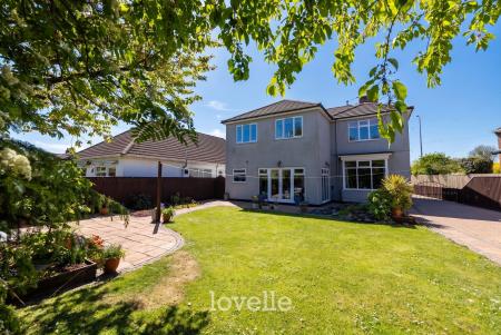 4 bedroom Detached house for sale in Louth Road, Grimsby, DN33