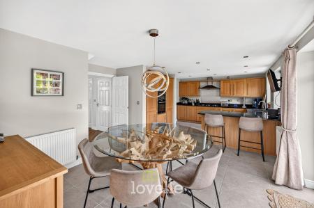 5 bedroom Detached house for sale in Hornbeam Drive, Healing, DN41