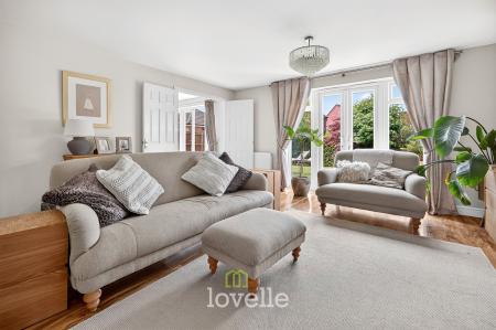 5 bedroom Detached house for sale in Hornbeam Drive, Healing, DN41