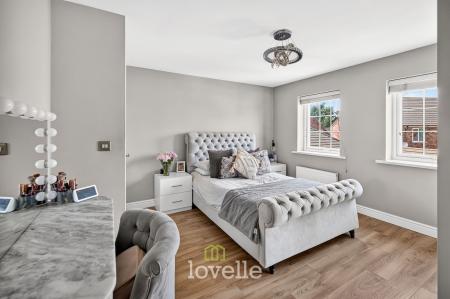 5 bedroom Detached house for sale in Hornbeam Drive, Healing, DN41