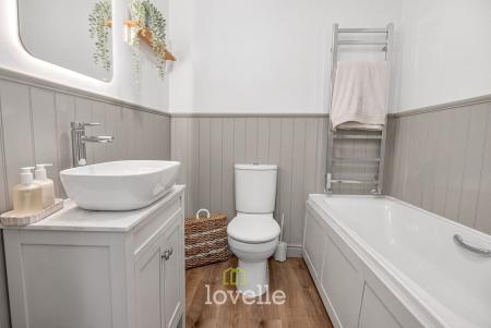 5 bedroom Detached house for sale in Hornbeam Drive, Healing, DN41