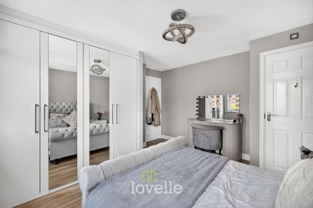 5 bedroom Detached house for sale in Hornbeam Drive, Healing, DN41
