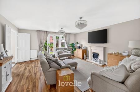 5 bedroom Detached house for sale in Hornbeam Drive, Healing, DN41