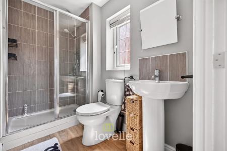5 bedroom Detached house for sale in Hornbeam Drive, Healing, DN41