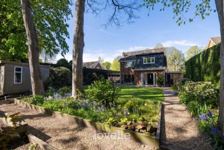 5 bedroom Detached house for sale in Woodrow Park, Grimsby, DN33