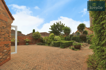 3 bedroom Detached bungalow for sale in Nunnerley Place, Waltham, DN37