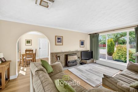 3 bedroom Detached house for sale in Stallingborough Road, Healing, DN41