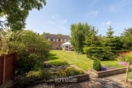 3 bedroom Detached house for sale in Stallingborough Road, Healing, DN41