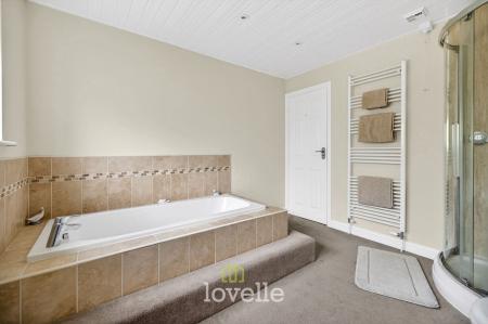 3 bedroom Detached house for sale in Stallingborough Road, Healing, DN41
