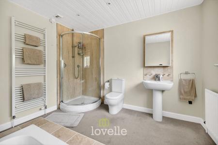 3 bedroom Detached house for sale in Stallingborough Road, Healing, DN41