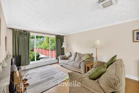 3 bedroom Detached house for sale in Stallingborough Road, Healing, DN41