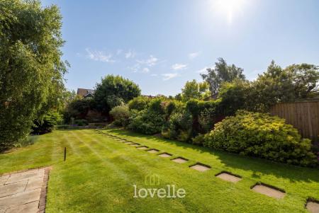 3 bedroom Detached house for sale in Stallingborough Road, Healing, DN41