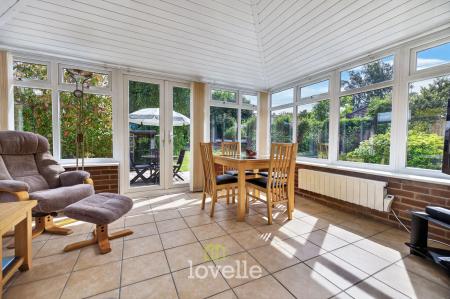 3 bedroom Detached house for sale in Stallingborough Road, Healing, DN41
