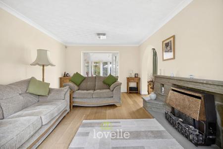 3 bedroom Detached house for sale in Stallingborough Road, Healing, DN41