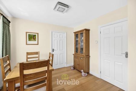 3 bedroom Detached house for sale in Stallingborough Road, Healing, DN41