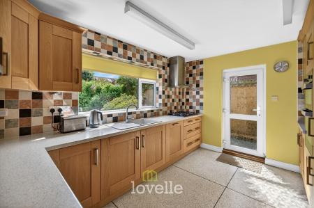 3 bedroom Detached house for sale in Stallingborough Road, Healing, DN41
